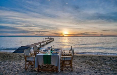 Mahale Dinner am See cc Mbali Mbali