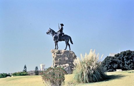 Namibia-wwn-Windhoek-Krieferdenkmal