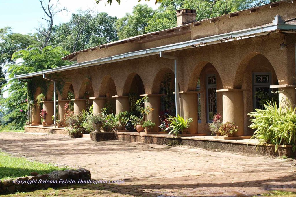 Gebäude mit Säulengang der Satema Teeplantage in Malawi Satema Teeplantage