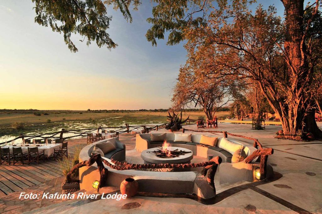 Feuerstelle auf Aussichtsplattform der Kafunta Lodge South Luangwa