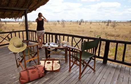 Tansania Stanleys Kopje Zimmer Terrasse