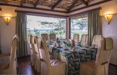 tansania-hk-Hatari-Lounge-Lunch-table_inside_Sivan-Askayo-Hatari-and-Arusha-52