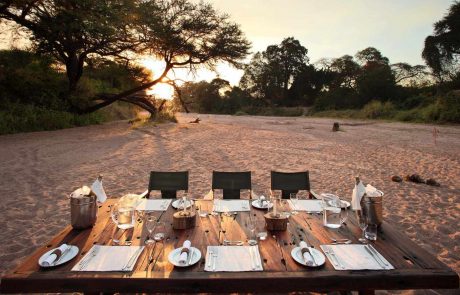 tansania-ss-Stunning-dining-settings-at-Jongomero