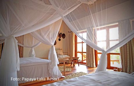 uganda-pa-Papaya-Lake-2