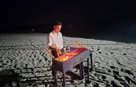 Brahmaputra Kreuzfahrt Barbeque bei Sandbank