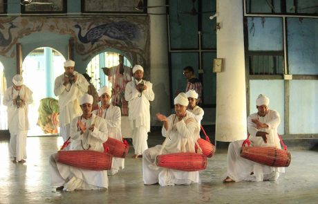 Indien Assam Flusskreuzfahrt Tanz der Priester Majuli Island