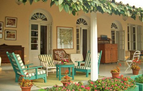 Darjeeling Glenburn Lodge Bungalow, Veranda mit Möbel