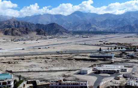 indien-fl-Bild-1_Flughafen-Leh Ladakh Anflug auf Leh