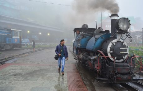 Darjeeling Toy Train im Frühnebel