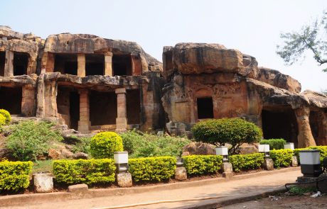 Bhitarkania Nationalpark Khandagiri Jain Höhlen