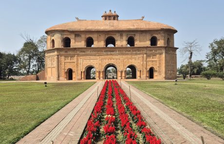 Assam Flusskreuzfahrt Gargaon Palast der Ahom Assam Flusskreuzfahrt - Tempel der Ahom
