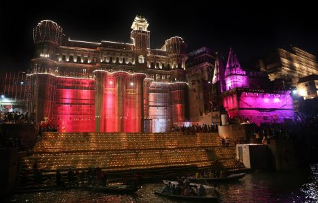 Varanasi Brijrama Front Indien Varanasi Brijrama und Ghats beleuchtet
