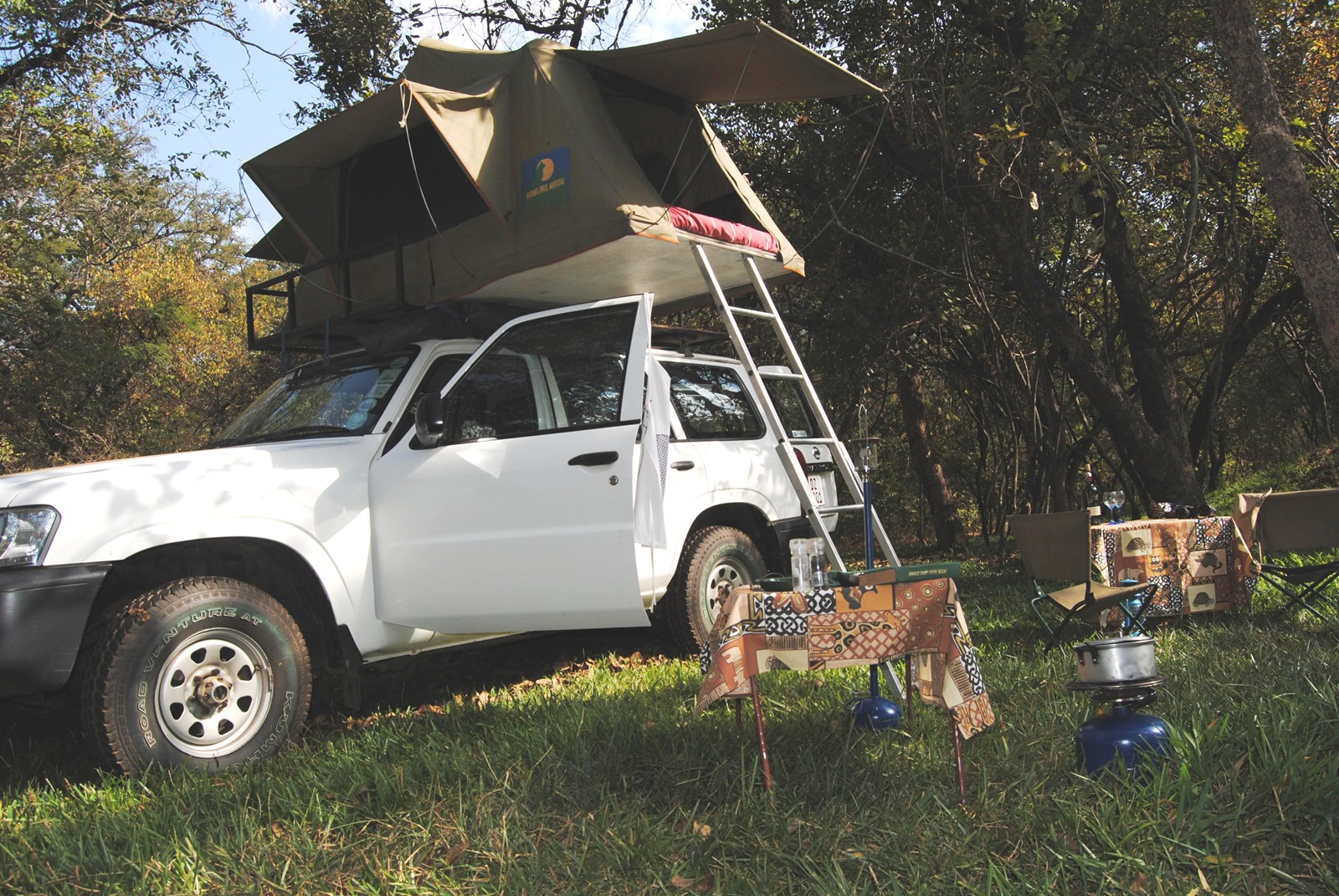 4x4 Nissan Patro9l mit Dachzelt @ LandLake Safaris