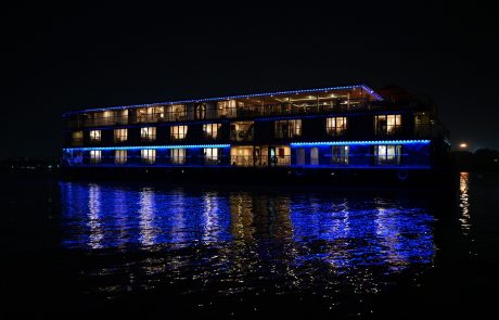 Ganges Voyager Ansicht bei Nacht