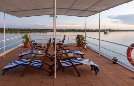 Katamaran – überdachtes Sonnendeck Katamaran - überdachtes Sonnendeck