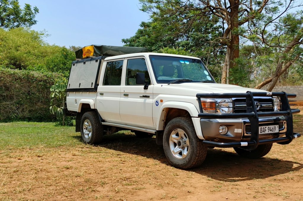 Toyota Landcruiser für 5 Personen